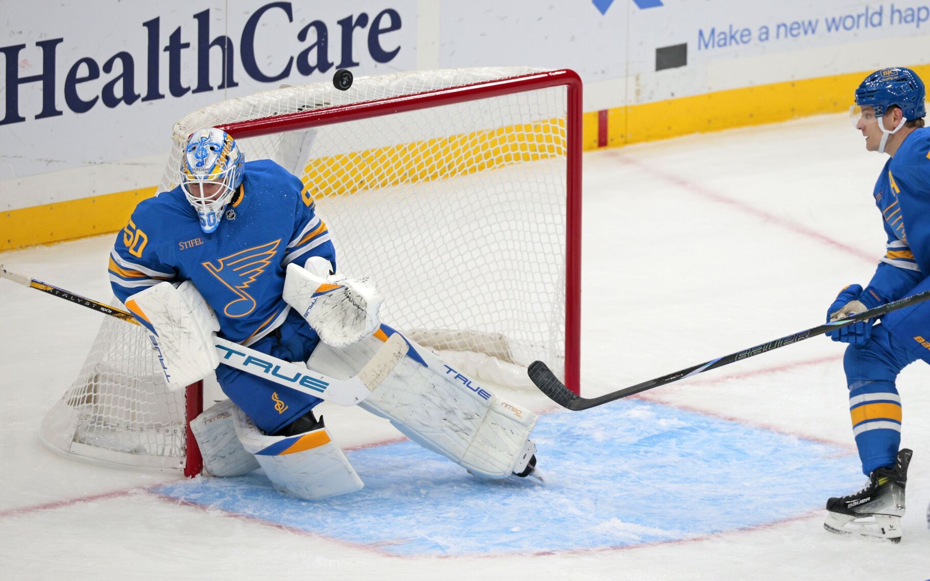 最新杏吧原创 Blues lose 5-2 to the Red Wings